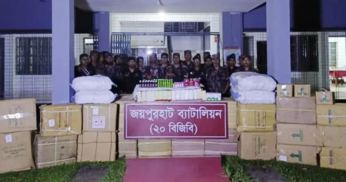 জয়পুরহাটে কুরিয়ার সার্ভিসের গোডাউনে অভিযান, অবৈধ পণ্য জব্দ